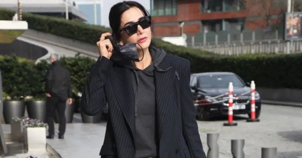 1645298125831.jpeg Sosyetik güzel Şirin Yalçın'dan alkış alan hareke! Simitçinin yanına gidip...-6