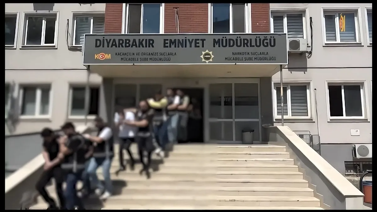 Diyarbakır'da organize suç örgütüne operasyon: 40 şüpheliden 15'i tutuklandı