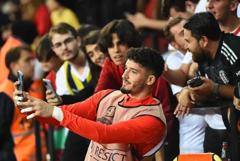 manchester-uniteddan-altay-bayindira-sok-1710424236116.jpeg Manchester United'dan Altay Bayındır'a şok!-2