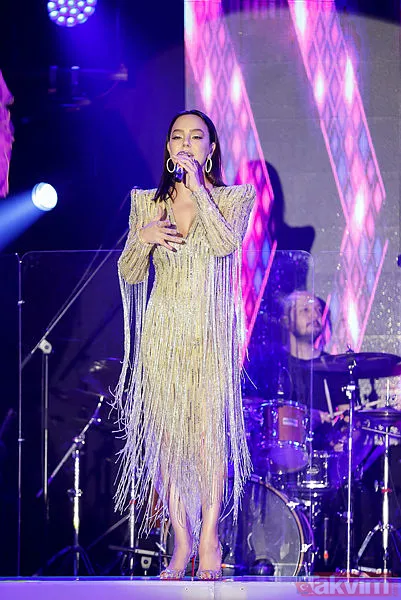 Gülşen'den Ajda Pekkan’a kadar tüm şarkıcılar yeni sahne ücretleriyle adeta para basıyorlar! İki yılda yüzde 300 zam... - 5