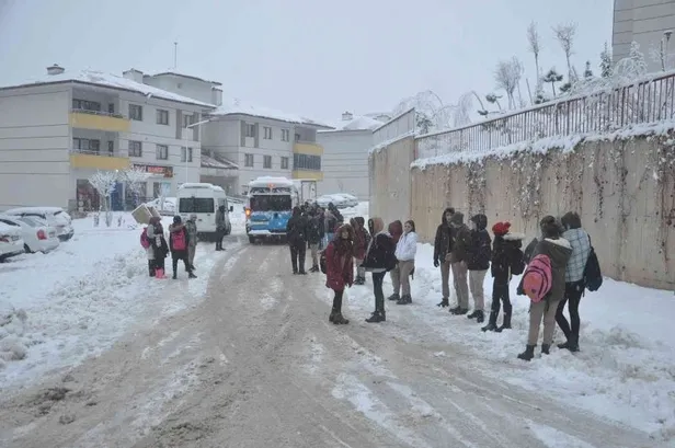 yarin-hakkari-van-ardahanda-okullar-tatil-mi-6-subat-2023-son-dakika-valilik-aciklamalari-yakindan-takip-edili-1675579235838.jpg Yarın HAKKARİ, VAN, ARDAHAN'DA okullar tatil mi? 6 Şubat 2023 Son dakika Valilik açıklamaları yakından takip ediliyor!-4