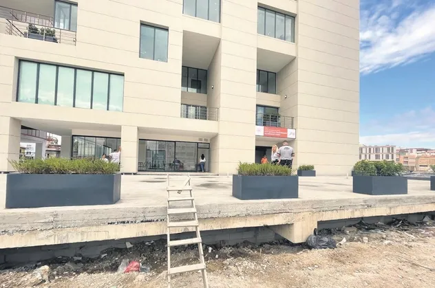 Sahra hastanesi skandalı sonrası CHP'den Adana'da yurt fiyaskosu: 5 yıl beklediler tamamlamadan açtılar!