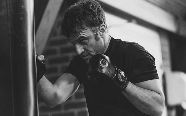 macronun-boks-sov-putine-karsi-guclu-adam-pozu-ise-yaramadi-italyan-siyasetci-resmen-kadinsi-dedi-1711109777484.jpeg Macron’dan boks şov! Putin’e karşı güçlü adam pozu işe yaramadı: İtalyan siyasetçi resmen ‘kadınsı’ dedi-3