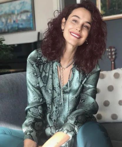 47'lik Arzum Onan'dan önce bacak pozu sonra bikinili poz! Genç kızlara taç çıkartan Arzum Onan'ın pozu eşi Mehmet Aslantuğ'dan...-4