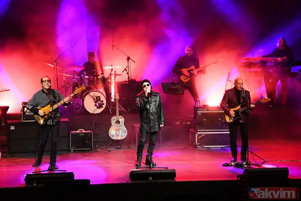 Üçüncü kez kansere yakalanmıştı! Özkan Uğur aylar sonra MFÖ konserinde hayranlarıyla buluştu - 1