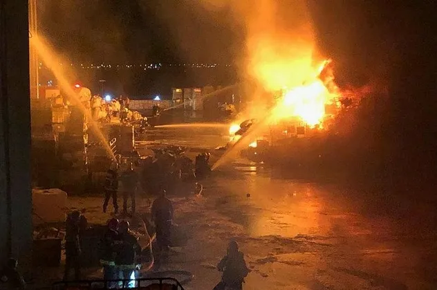Denizli'de geri dönüşüm fabrikasında yangın