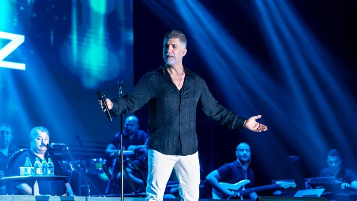 Özcan Deniz'den Kıbrıs'ta unutulmaz gece