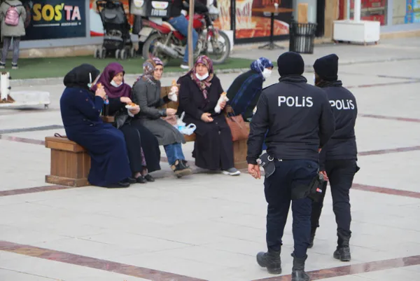 son-dakika-tokatta-vaka-sayilari-artti-dugun-ve-nikahlar-ertelendi-spor-salonlari-hayvan-pazarlari-kapandi-1614174413914.jpg SON DAKİKA: Tokat'ta vaka sayıları arttı! Düğün ve nikahlar ertelendi! Spor salonları hayvan pazarları kapandı-8