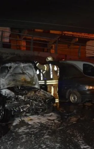 SON DAKİKA: Gece yarısı Şişli'de park halindeyken yanan 4 araçta kundaklama şüphesi