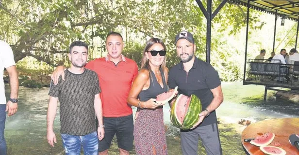 Alişan ve Özlem Yıldız’ın karpuz ziyafeti