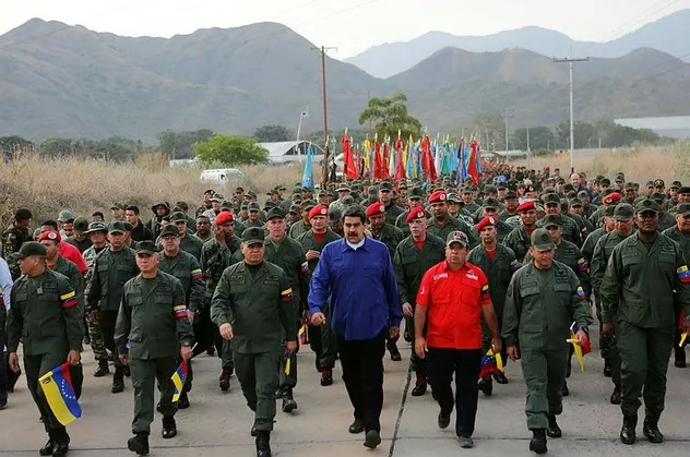 Venezuela ordusu darbecilere meydan okudu: Silahlarımızı aldık bekliyoruz