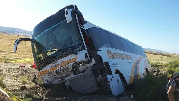 Son dakika: Aksaray'da yolcu otobüsü şarampole devrildi: 41 yaralı-2