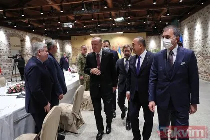 Barış için yoğun diplomasi gerçekleştiren Başkan Erdoğan Rusya ve Ukrayna heyetleri tarafından ayakta alkışlandı