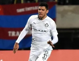 Cenk Özkacar imza için Fransa’ya gitti