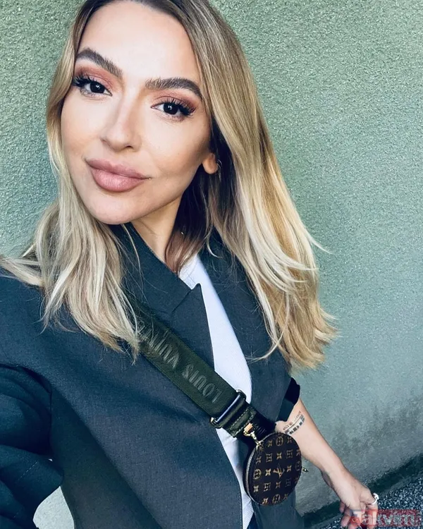 Hadise’nin tarzı ağızları açık bıraktı! Mehmet Dinçerler’in eşine bakın! ‘Evlendikten sonra bir değişti pir değişti’ denmişti fakat... - 2