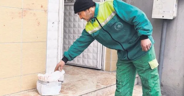 Temizlik işçisi, sokakta bulduğu emeklinin 25 yıllık birikimi parayı teslim etti
