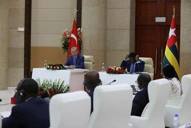 baskan-erdogan-togo-liberya-ve-burkina-faso-cumhurbaskanlari-ile-gorustu-1634661409882.jpeg Başkan Erdoğan, Togo, Liberya ve Burkina Faso Cumhurbaşkanları ile görüştü-4