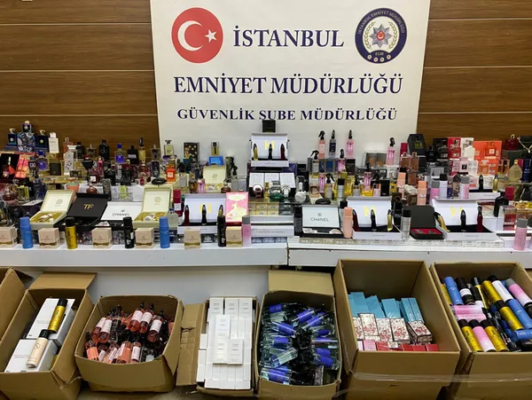 istanbulda-dev-operasyon-51-milyon-lira-degerinde-sahte-parfum-ele-gecirildi-1637138429893.jpg İstanbul'da dev operasyon: 51 milyon lira değerinde sahte parfüm ele geçirildi-6