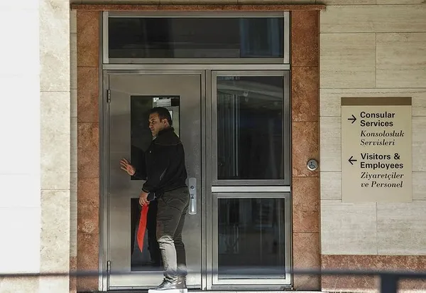 ABD Başkonsolosluğu'na vize için gelenler kapıda kaldı-2