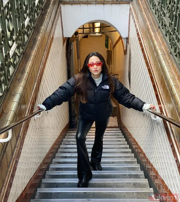 Zeynep Bastık’tan yatak paylaşımı! Kıyafeti ayrı pozları ayrı konuşuldu: “Bugün de donuyla...” 3 milyon TL zarar etmişti... - 3