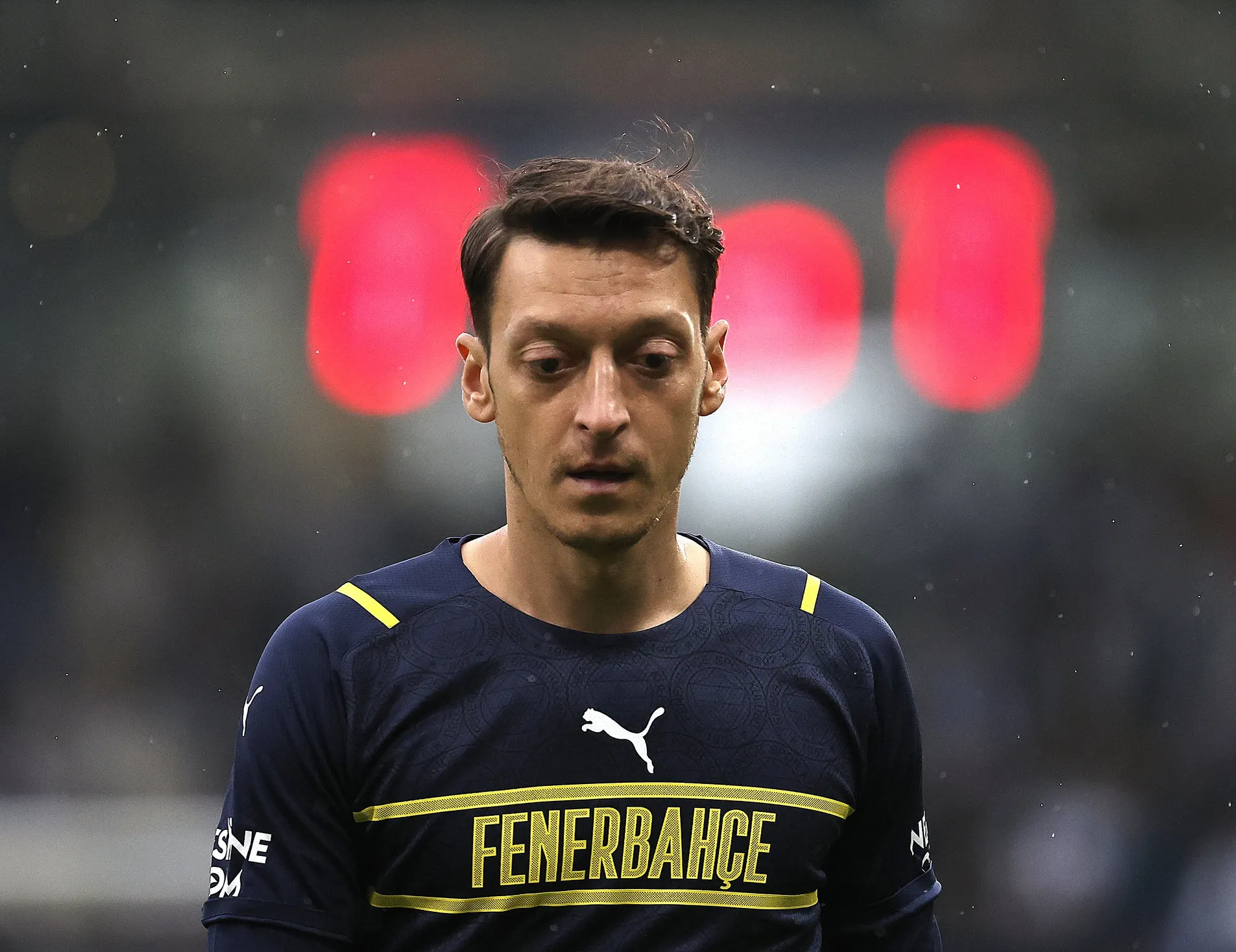 Mesut’a bir veto daha! Olaylar karıştı...