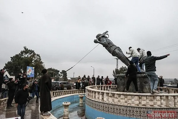 Tabka terörden kurtuldu! YPG heykelleri yıkıldı - 3