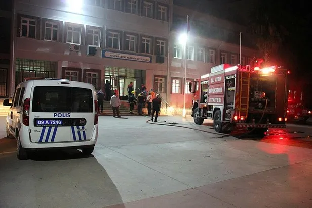 Aydın'da çakmakla oynayan çocuklar okulu yaktı! Kitapların hepsi yandı-5