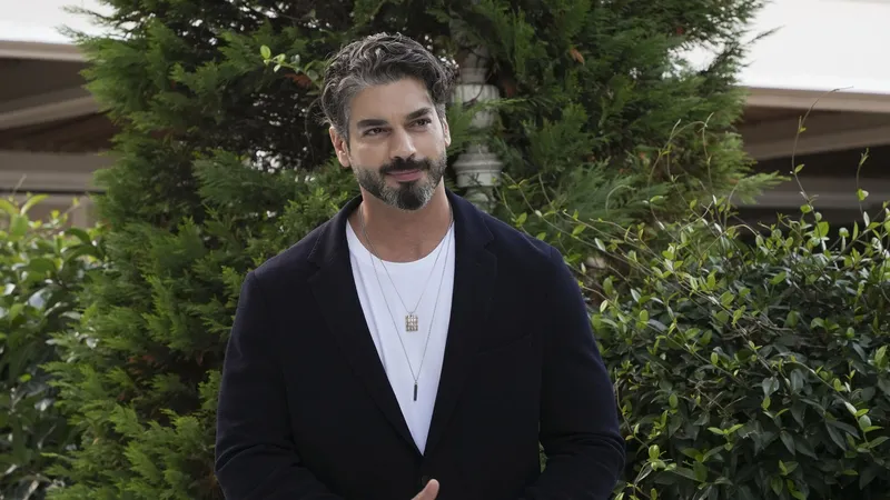 karadut-2-bolumden-ipuclari-zuhal-akli-ile-kalbi-arasinda-kaliyor-1727439219095.jpg Karadut 2. bölümden ipuçları: Zuhal aklı ile kalbi arasında kalıyor!-2