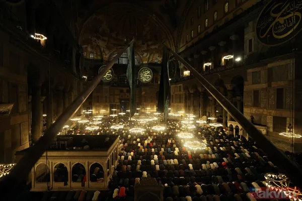 Kur'an-ı Kerim'de "Bin aydan daha hayırlı" olduğu bildirilen Kadir Gecesi tüm yurtta dualarla idrak edildi - 6