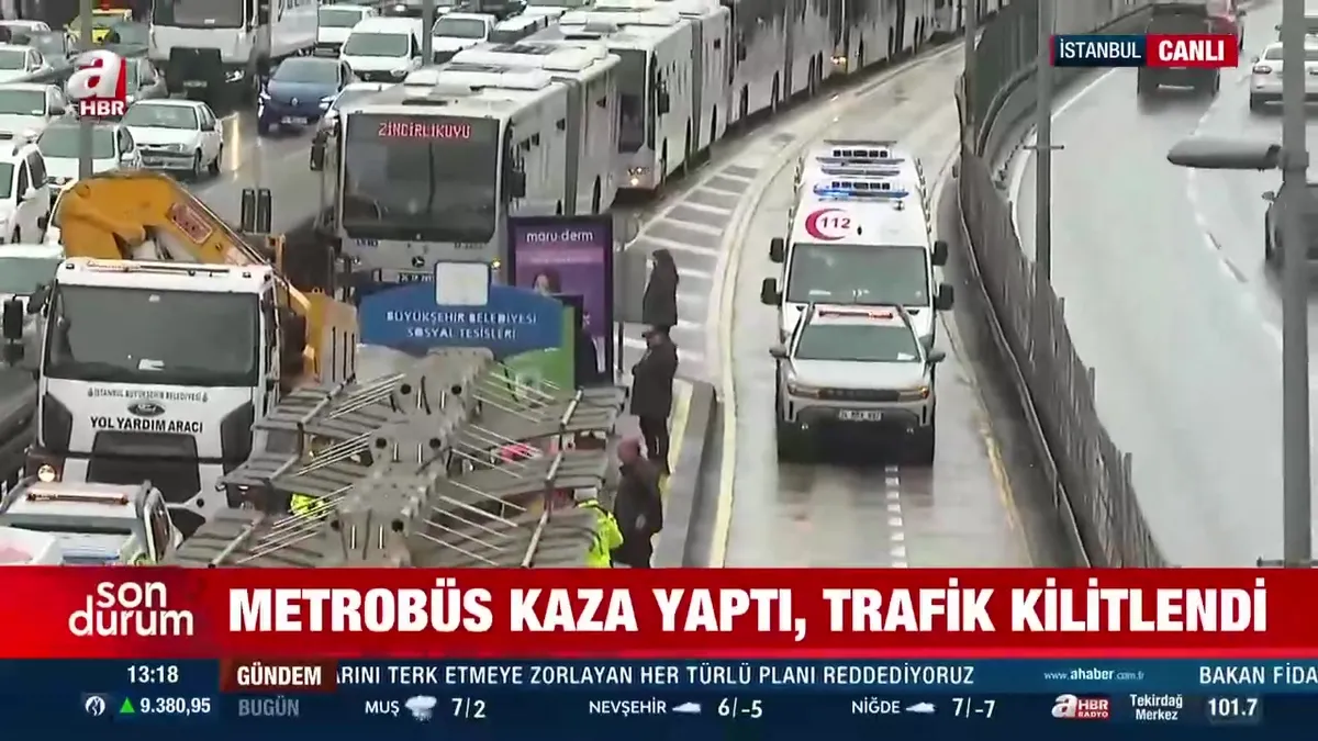 Avcılar'da metrobüs kazası!