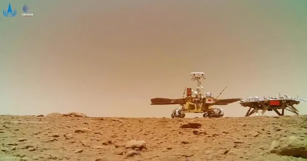 Uzay yarışı kızışıyor! Çin'in uzay aracı Zhurong’un Mars'tan gönderdiği videolar paylaşıldı-2