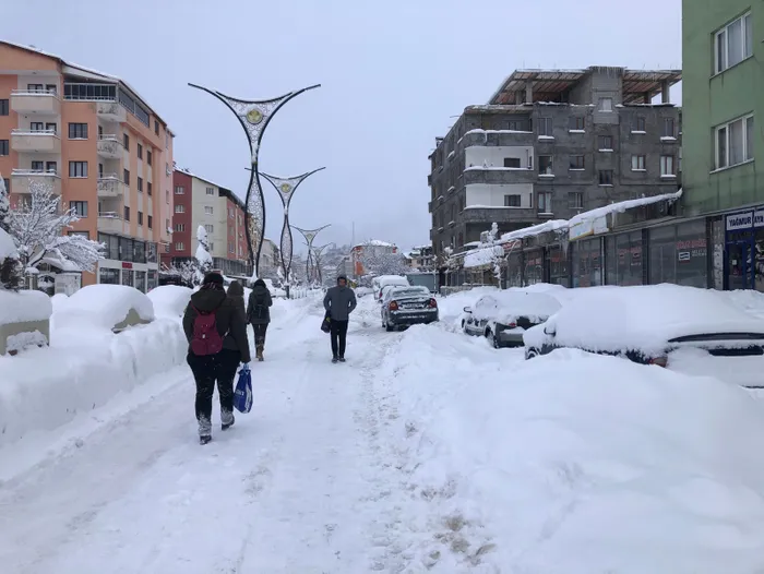 bu-gece-saatlerinde-baslayacak-pazartesi-de-etkili-istanbul-kocaeli-yalova-sakarya-bursa-duymadim-demeyin-1701027623015.jpg Bu gece saatlerinde başlayacak; Pazartesi de etkili! İstanbul, Kocaeli, Yalova, Sakarya, Bursa... Duymadım demeyin-4