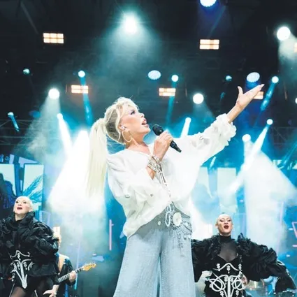 Ajda Pekkan konserinde müzik merhamete dönüştü