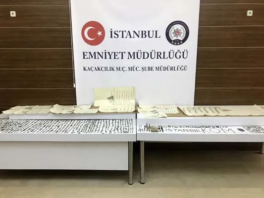 Kaçakçılık operasyonunda "Divan-ı Humayun beratları" ele geçirildi-6