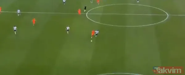 Beşiktaş-Başakşehir maçına 45+1. dakikada damga vuran olay! Suat Arslanboğa'nın verdiği karar ortalığı karıştırdı... - 11