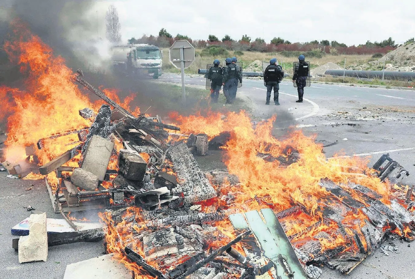 ’Eyvah’nuel Macron!