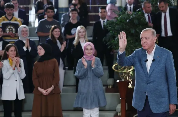 baskan-recep-tayyip-erdogan-14-mayis-oncesi-genclerle-bulustu-1683833186827.jpeg Başkan Recep Tayyip Erdoğan 14 Mayıs öncesi gençlerle buluştu-2