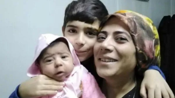 ayni-tabuta-kondular-elazigdaki-depremde-hayatini-kaybedenlere-veda-toreni-1580038028574.jpg Aynı tabuta kondular! Elazığ'daki depremde hayatını kaybedenlere veda töreni-2