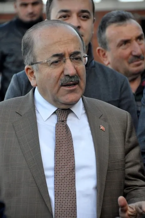 Trabzon'da binalar yan yattı, yollar çöktü!-7