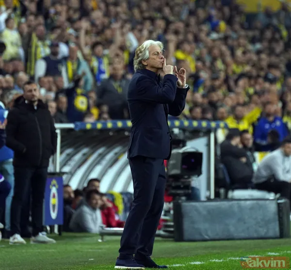 SON DAKİKA FENERBAHÇE HABERLERİ... Fenerbahçe'de Sivasspor karşısında Michy Batshuayi kırmızı kart gördü! Jorge Jesus çılgına döndü! İşte o anlar - 4