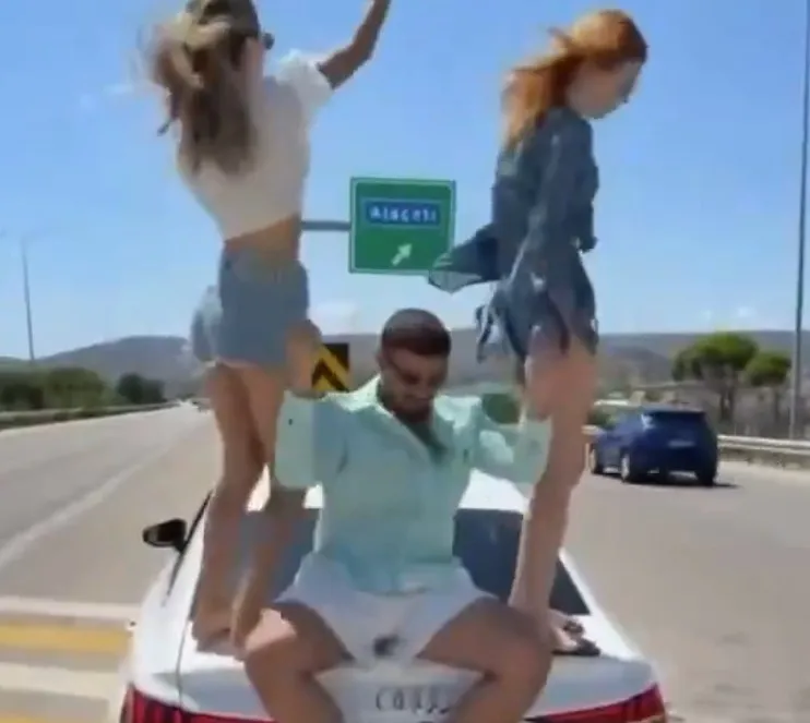 izmir-cesme-otoyolunda-aracin-ustunde-dans-eden-3-kisi-yakalandi-1785069077810.jpeg İzmir Çeşme Otoyolu'nda aracın üstünde dans eden 3 kişi yakalandı!-2