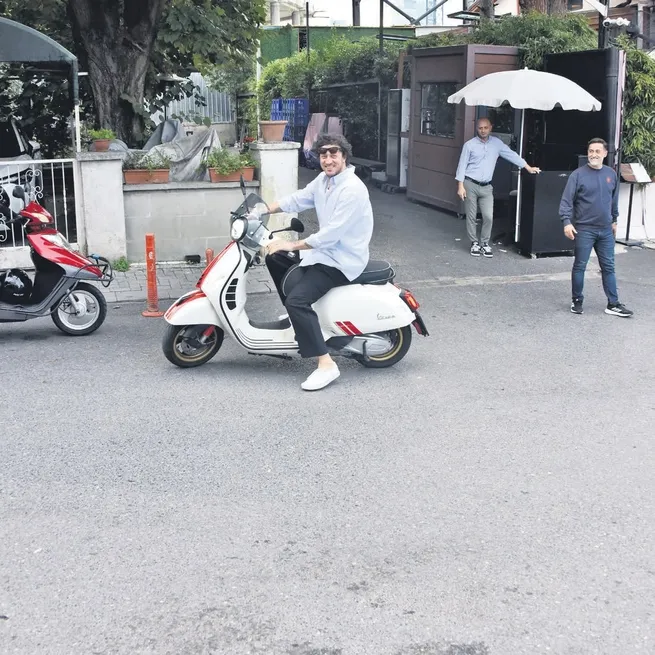 Kaskını takmadan Etiler turu!