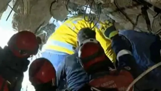 ulasildigi-122nci-saatte-13-yasindaki-aya-yasama-veda-etti-1676100083951.jpg Ulaşıldığı 122'nci saatte 13 yaşındaki Aya yaşama veda etti-2