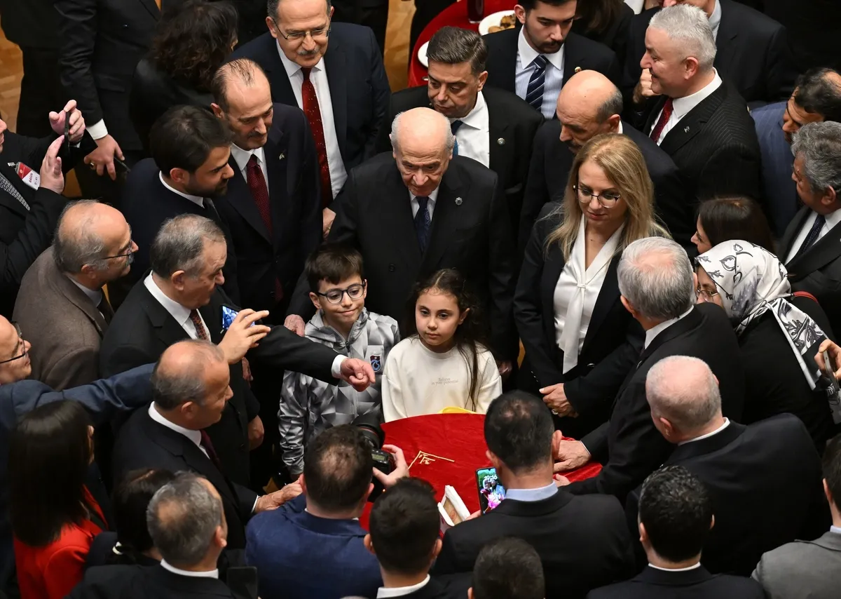 baskan-erdogan-23-nisan-resepsiyonunda-sadettin-saran-ile-gorustu-1776971050436.jpeg Başkan Erdoğan, 23 Nisan Resepsiyonu’nda Sadettin Saran ile görüştü-6