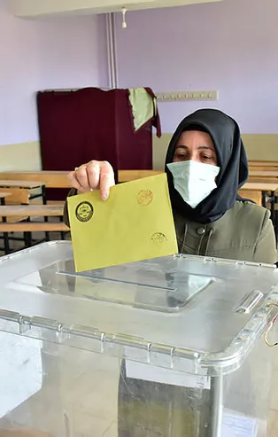 İstanbullu sandık başına gidiyor! 14 mahallede seçim heyecanı