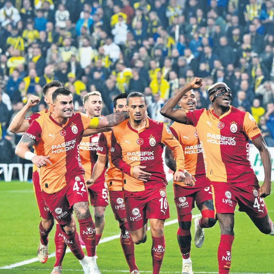 Osimhen&Torreira sınırda