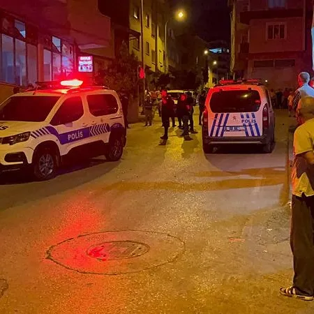 Firarinin yakınları araçla polise çarptı