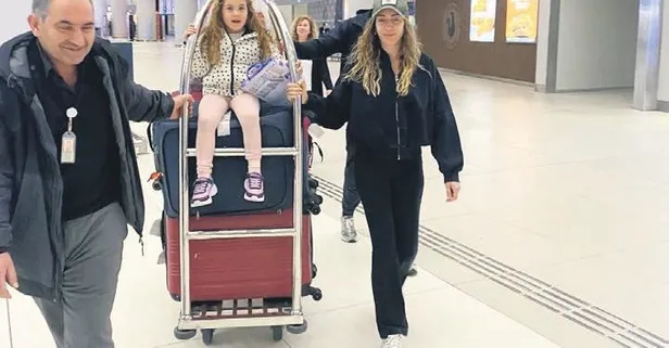 Yol yorgunları: Kenan İmirzalıoğlu ve eşi Sinem Kobal çifti Maldivler'den döndü