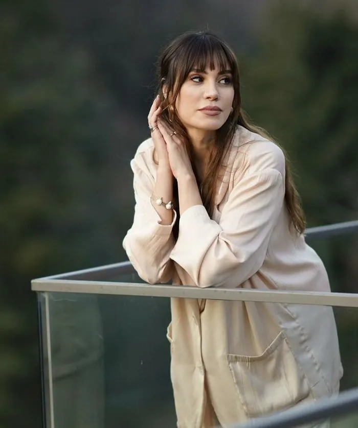 her-sey-kizim-icin-1702764008270.jpeg Caner Erkin'le evli olan güzel oyuncu Şükran Ovalı diziden ayrılma kararı aldı! ‘Her şey kızım için’-3