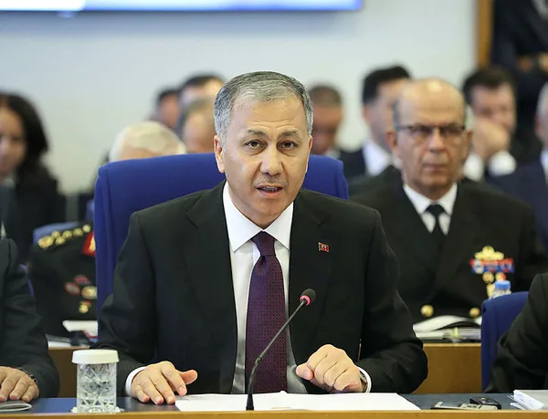 son-dakika-icisleri-bakani-ali-yerlikaya-suriyeli-sayisin-acikladi-1699479657988.jpg Son dakika... İçişleri Bakanı Ali Yerlikaya Suriyeli sayısın açıkladı-5